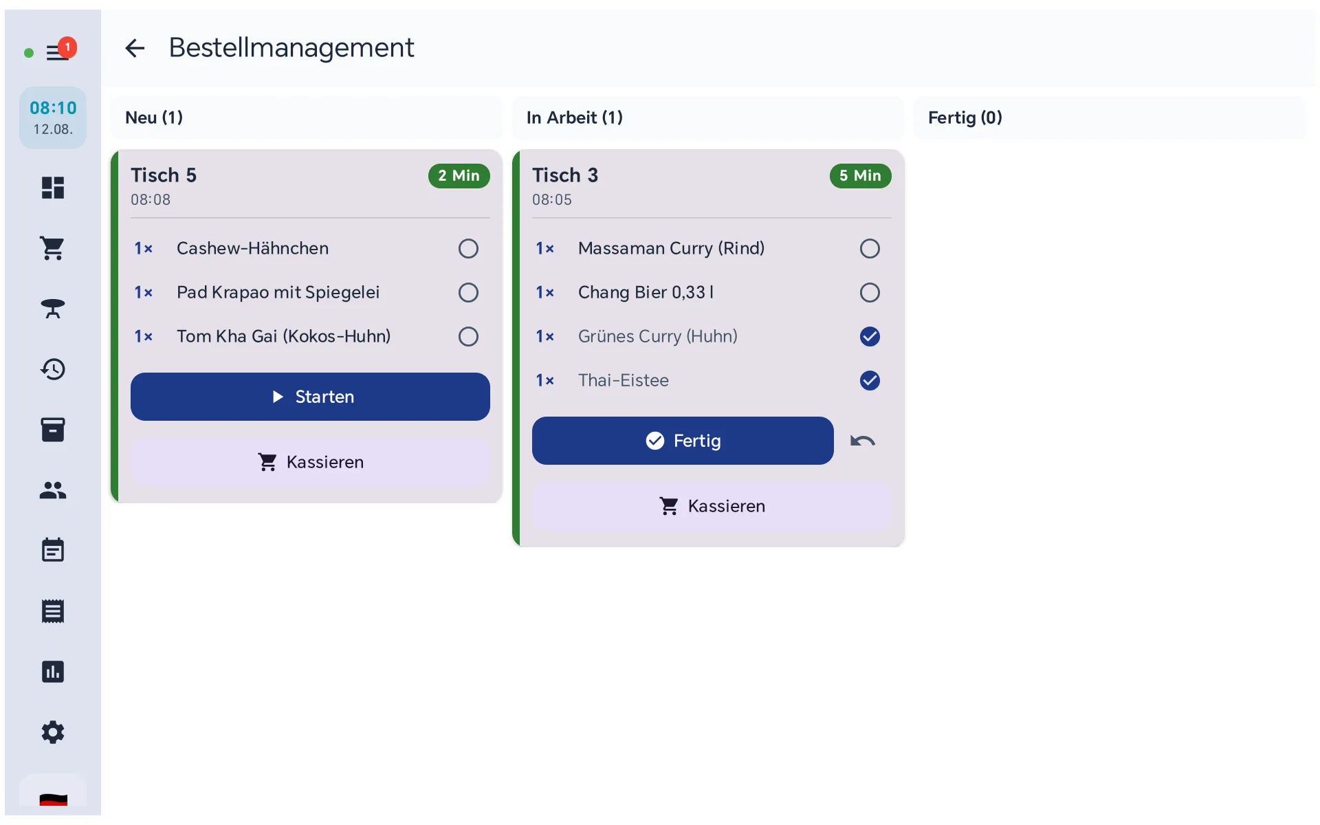 Bestellmanagement in BISpicy POS: Spalten Neu, In Arbeit und Fertig mit zwei Tisch-Bestellungen, abgehakten Positionen und Fertig-/Kassieren-Buttons