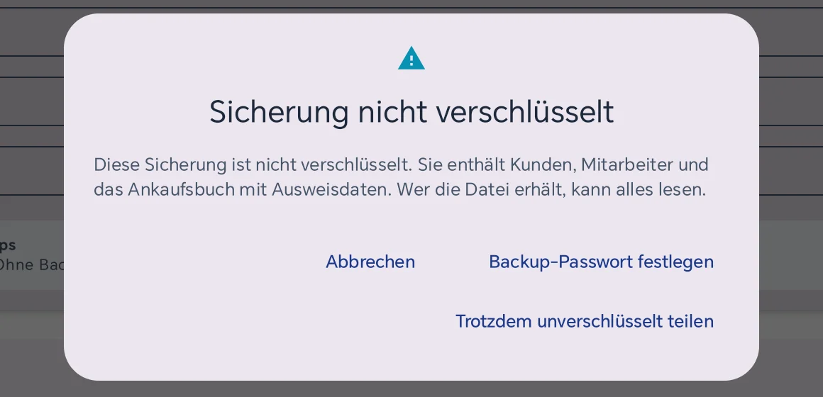 Dialog Sicherung nicht verschlüsselt in der Kasse: Diese Sicherung ist nicht verschlüsselt. Sie enthält Kunden, Mitarbeiter und das Ankaufsbuch mit Ausweisdaten. Wer die Datei erhält, kann alles lesen. Knöpfe Abbrechen, Backup-Passwort festlegen und Trotzdem unverschlüsselt teilen
