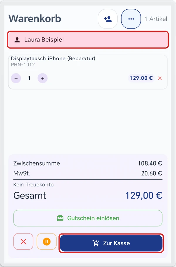 Warenkorb in Kasse 1.3.17 nach Bezahlen: rot markiert die Kundin Laura Beispiel, darunter die Position Displaytausch iPhone (Reparatur) für 129,00 Euro, Gesamt 129,00 Euro und rot markiert der Knopf Zur Kasse